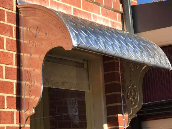 apm awning bracket close